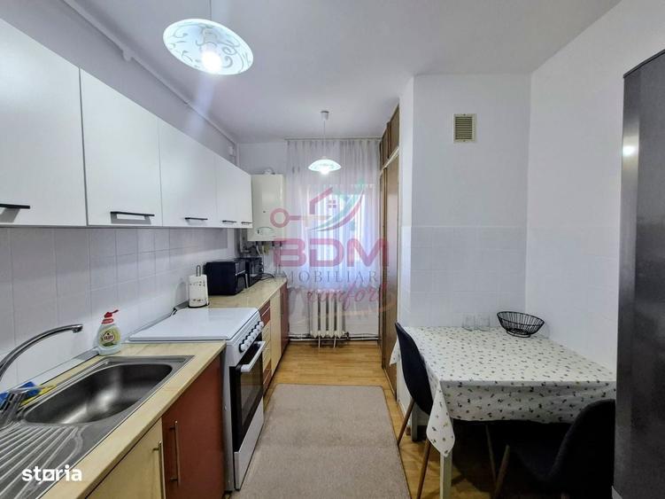 Apartament cu 3 camere semidecomandat în Central