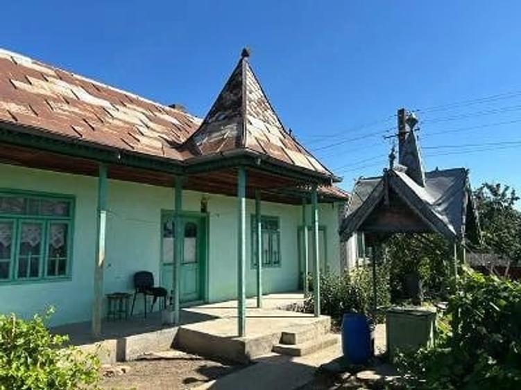 Casă cu 3 camere cu Teren 2300 Mp în Nifon