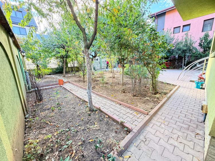 Casă individuală cu 5 camere cu Canalizare în Sud