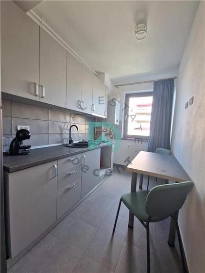 Apartament cu 2 camere decomandat în Tractorul