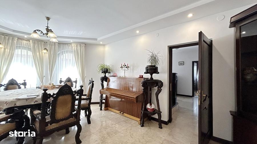 Casă cu 7 camere cu Teren 670 Mp în Centrul Istoric