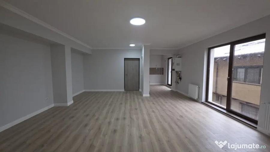 Apartament cu 3 camere semidecomandat în Dămăroaia