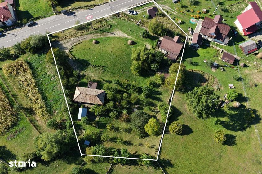 Casă cu 5 camere cu Teren 4258 Mp în Hangu