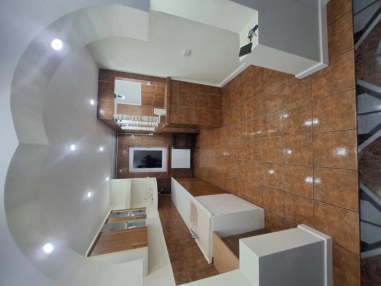 Apartament cu 4 camere decomandat în Central