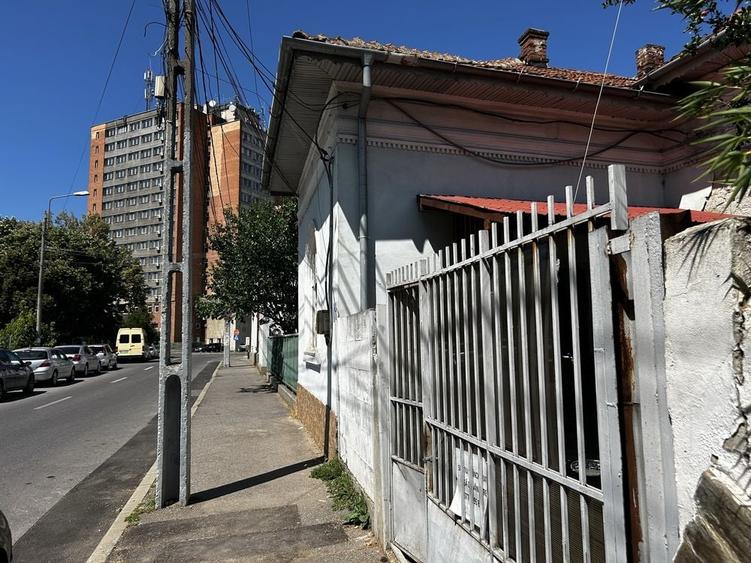 Casă cu 3 camere în Traian