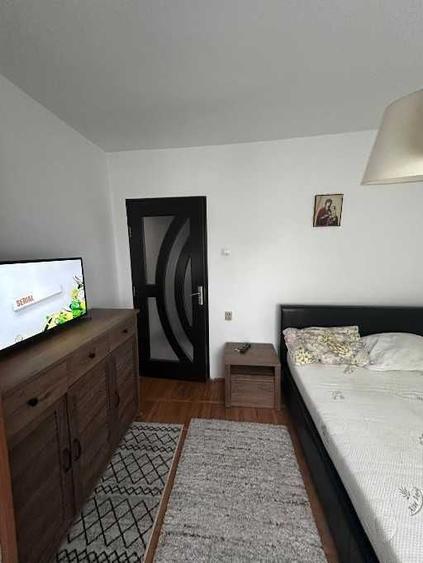 Apartament cu 3 camere decomandat în Sud