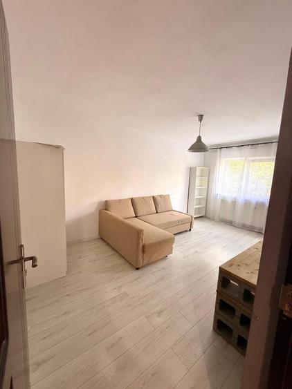 Apartament cu 2 camere decomandat în Nicolina