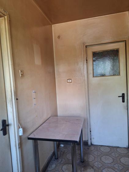 Apartament cu 3 camere semidecomandat în Giulești