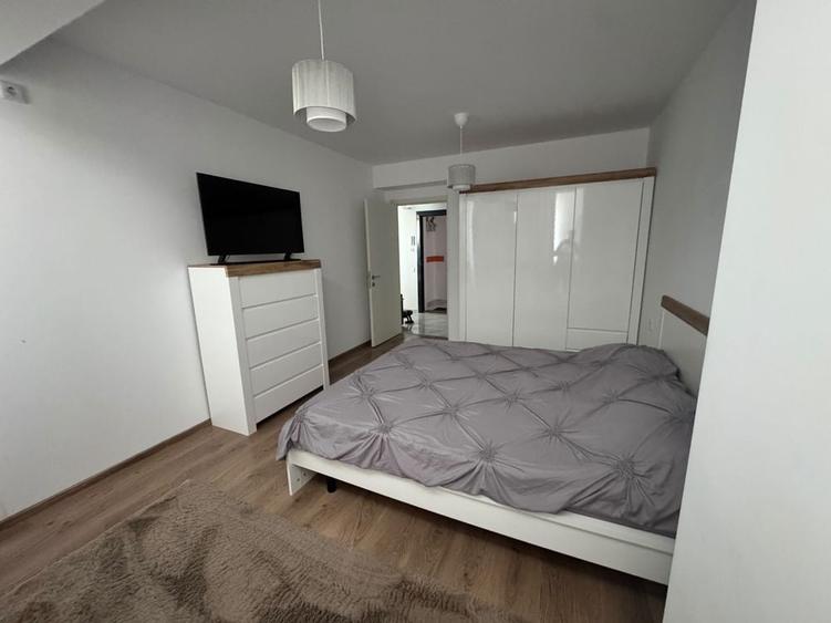 Proprietar inchiriez ap 2 camere, piscina, parcare - 1