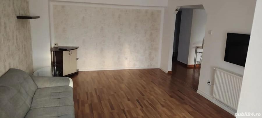 Apartament cu 4 camere decomandat în Micro 5