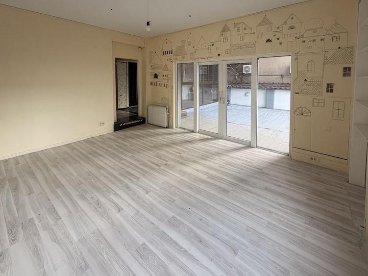 Casă cu 4 camere în Floreasca