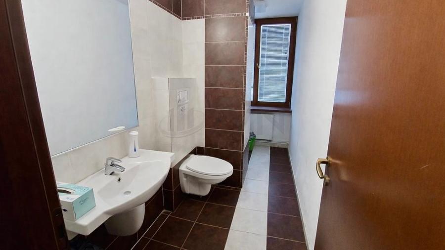 Apartament cu 6 camere semidecomandat în Dorobanți