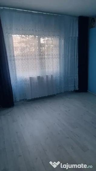 Apartament cu 3 camere decomandat în Vest
