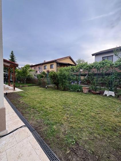 Casă individuală cu 4 camere cu Canalizare în Voluntari