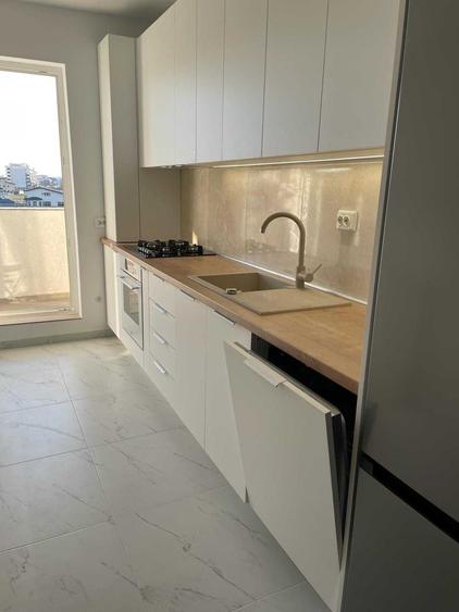 Apartament cu 2 camere decomandat în Titan