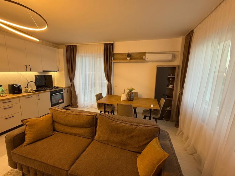 Apartament cu 3 camere decomandat, mobilat în Central