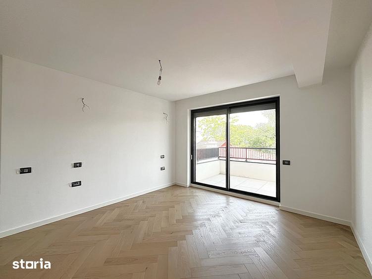 Apartament cu 4 camere semidecomandat în Floreasca