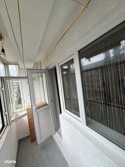 Apartament cu 3 camere semidecomandat, mobilat în Dacia