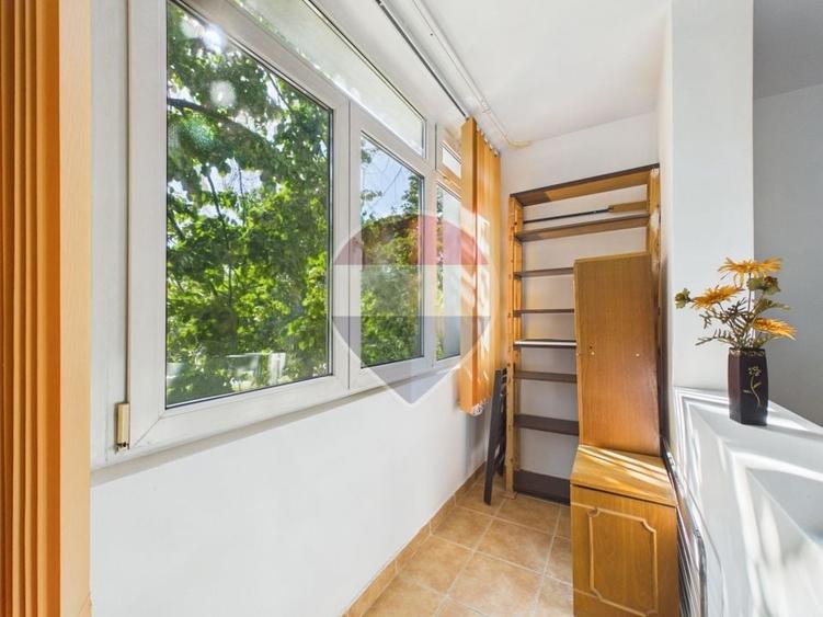 Apartament cu 3 camere decomandat, mobilat în Titan