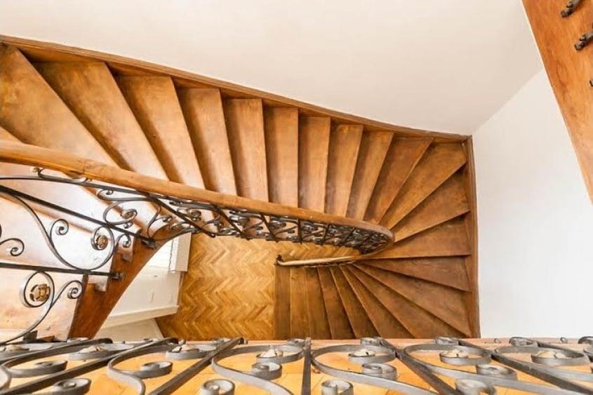 Casă cu 10 camere cu Teren 750 Mp în P-ța Romană