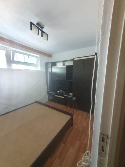 Apartament cu 3 camere decomandat în Stana