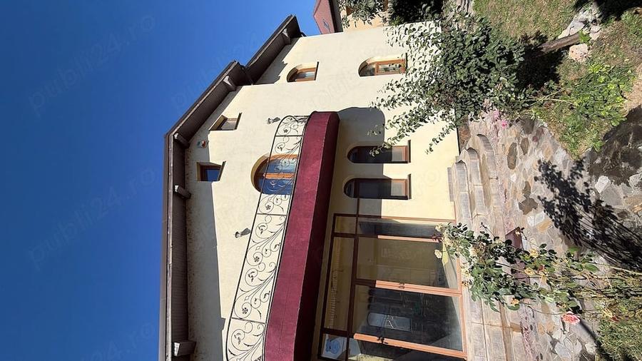 Casă cu 5 camere cu Teren 1000 Mp în Central