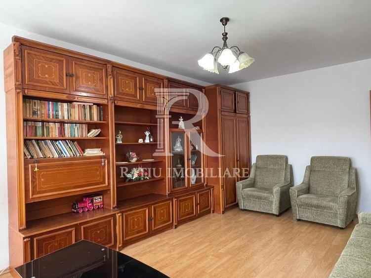 Apartament cu 3 camere decomandat, mobilat în Nufărul