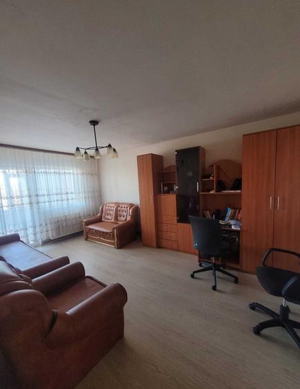 Apartament cu 3 camere decomandat în Narcisa