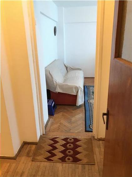 Garsonieră decomandată, mobilată în Universitate