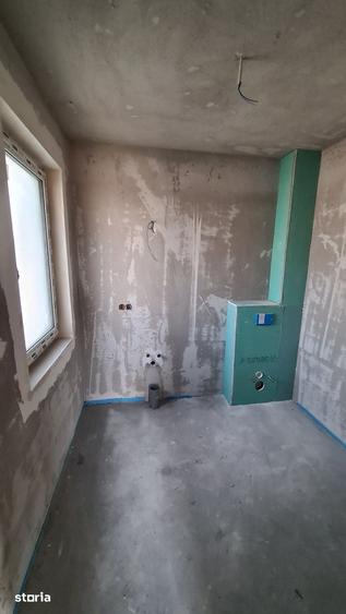 Casă cu 5 camere cu Teren 220 Mp în Dâmbul Rotund