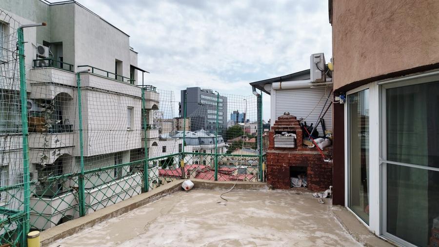Apartament cu 3 camere semidecomandat, mobilat în Universitate