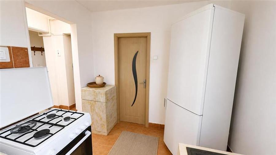 Apartament cu 2 camere decomandat în Rovinari