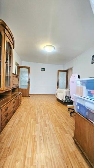 Apartament cu 3 camere semidecomandat, mobilat în Iancului