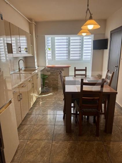 Apartament cu 3 camere decomandat, mobilat în Micro 11