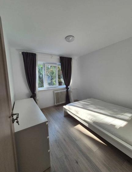 Apartament cu 4 camere decomandat în Politehnica