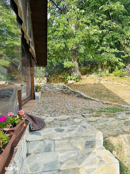 Casă cu 5 camere cu Teren 5000 Mp în Telega