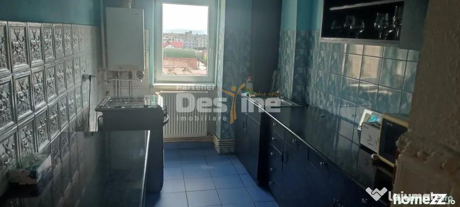 APARTAMENT CU 3 CAMERE IN ZONA MATERNA SITUAT LA ETAJUL 3 BL - 12