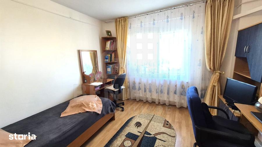 Apartament cu 3 camere decomandat în Calea București