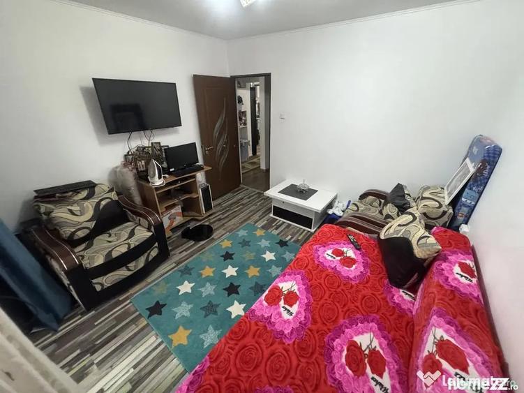 Apartament cu 3 camere decomandat în CET