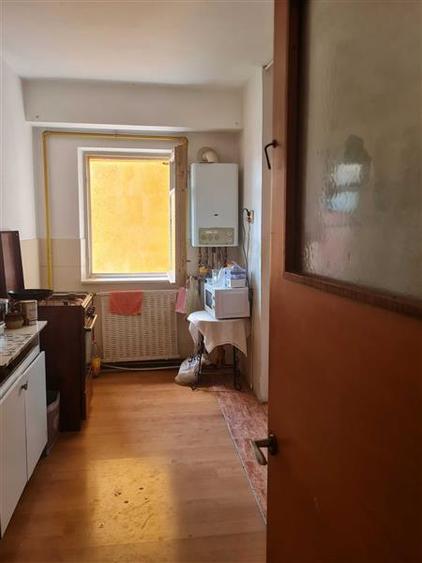 Apartament cu 3 camere decomandat, mobilat în Răcădău
