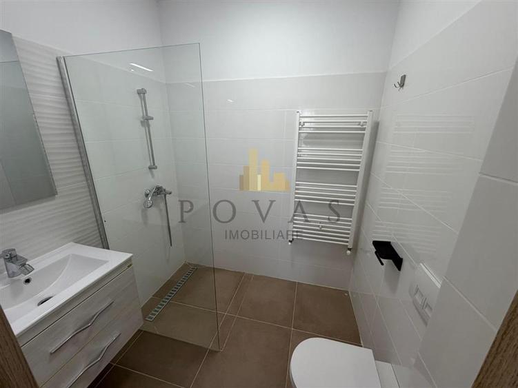 Apartament cu 3 camere semidecomandat, mobilat în Pipera