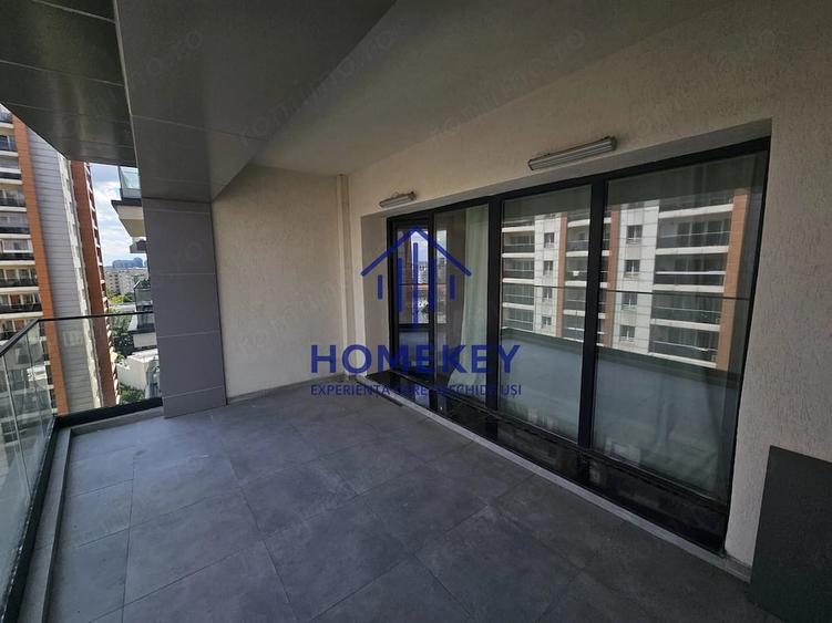 Apartament cu 3 camere decomandat în Est
