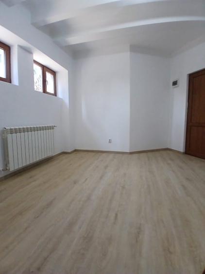 Apartament cu 3 camere în Primăverii