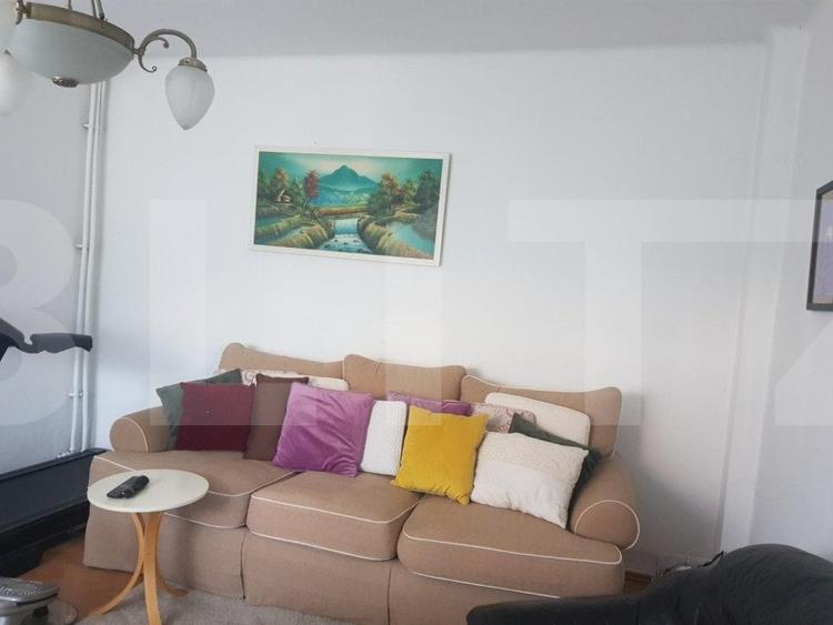 Casă individuală cu 15 camere cu Teren 1256 Mp în Între Lacuri