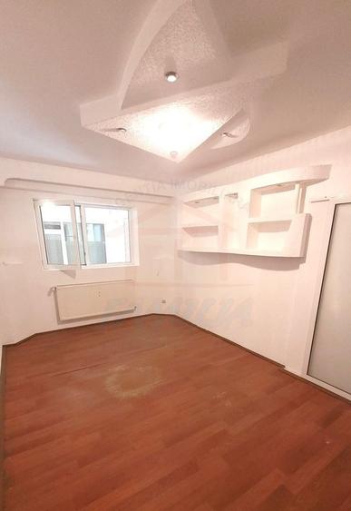 Apartament cu 3 camere decomandat în