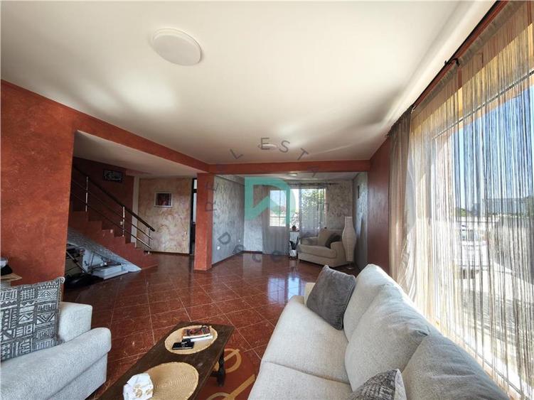 Duplex cu 5 camere cu Teren 450 Mp în Colonia Bod