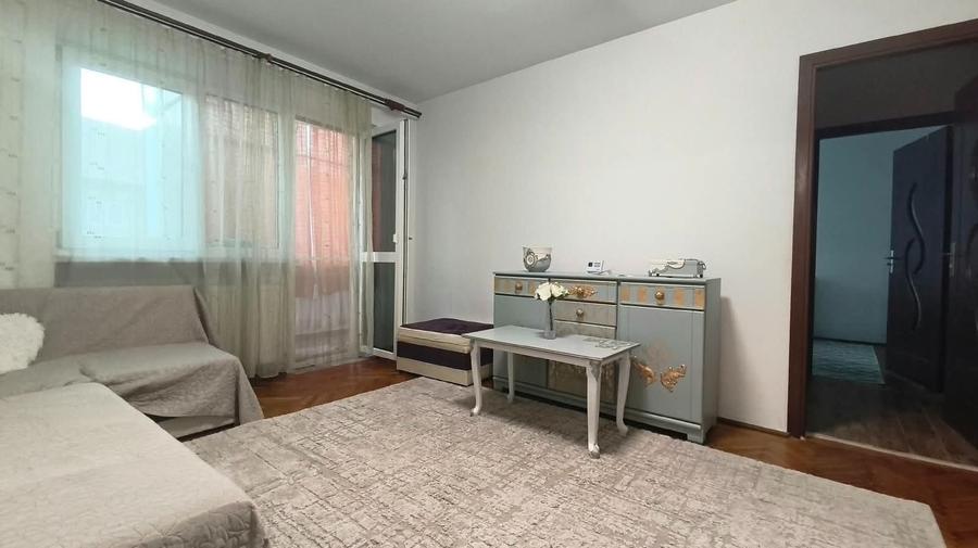 Apartament cu 2 camere semidecomandat în Piața Centrală
