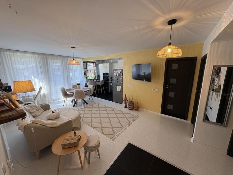 Apartament cu 3 camere decomandat în Florești