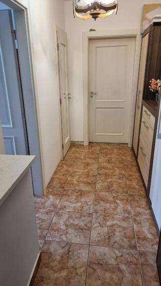 Apartament cu 3 camere semidecomandat, mobilat în Circumvalațiunii