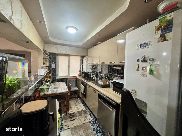 Apartament cu 3 camere semidecomandat în Central